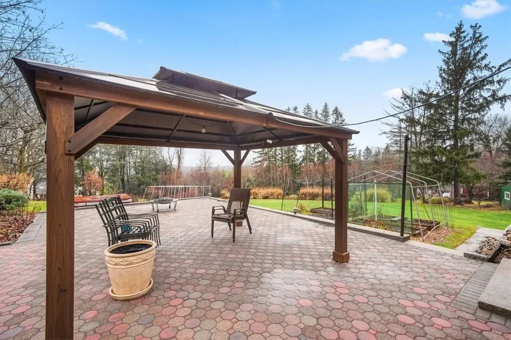 24 Moseman Avenue Katonah NY 10536