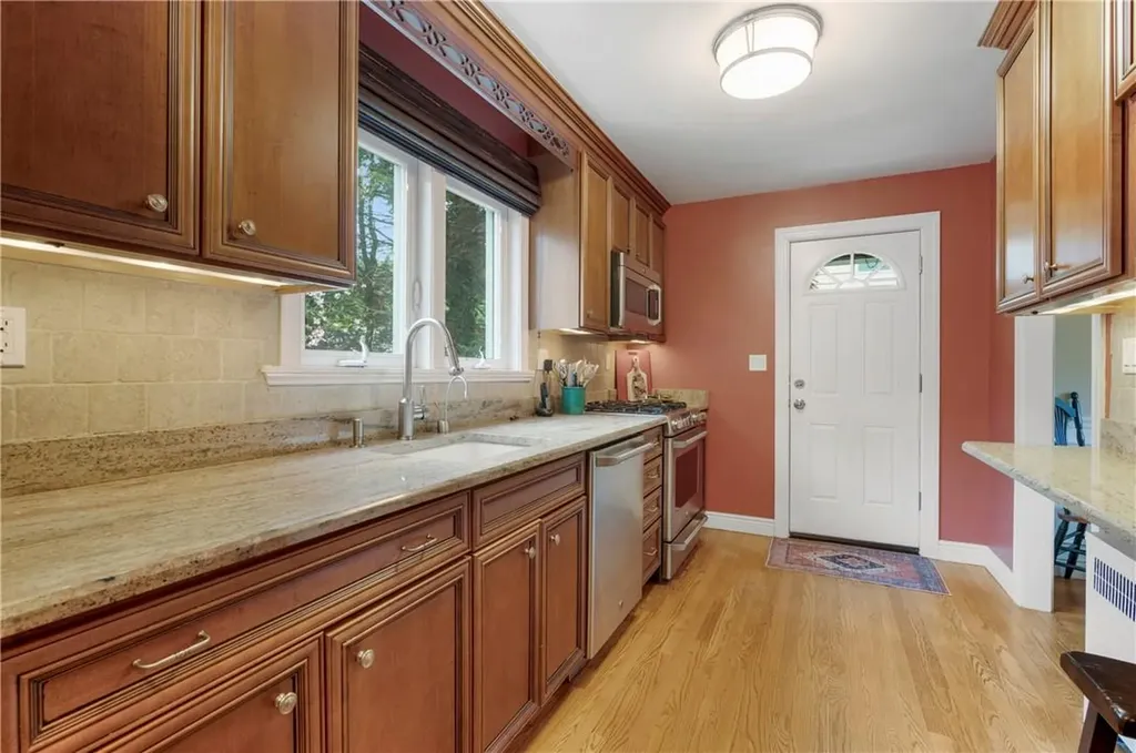25 Miller Terrace White Plains NY 10607