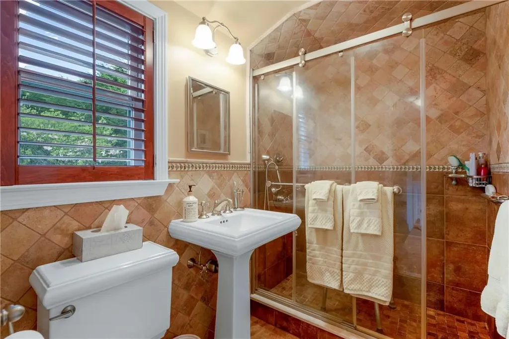 25 Miller Terrace White Plains NY 10607