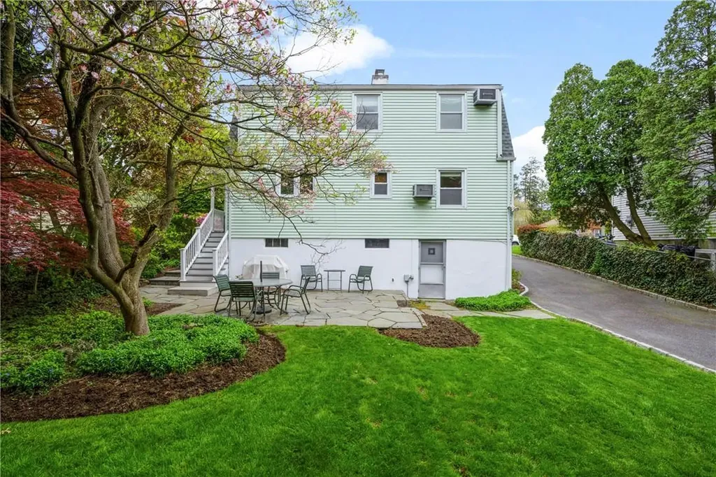 25 Miller Terrace White Plains NY 10607