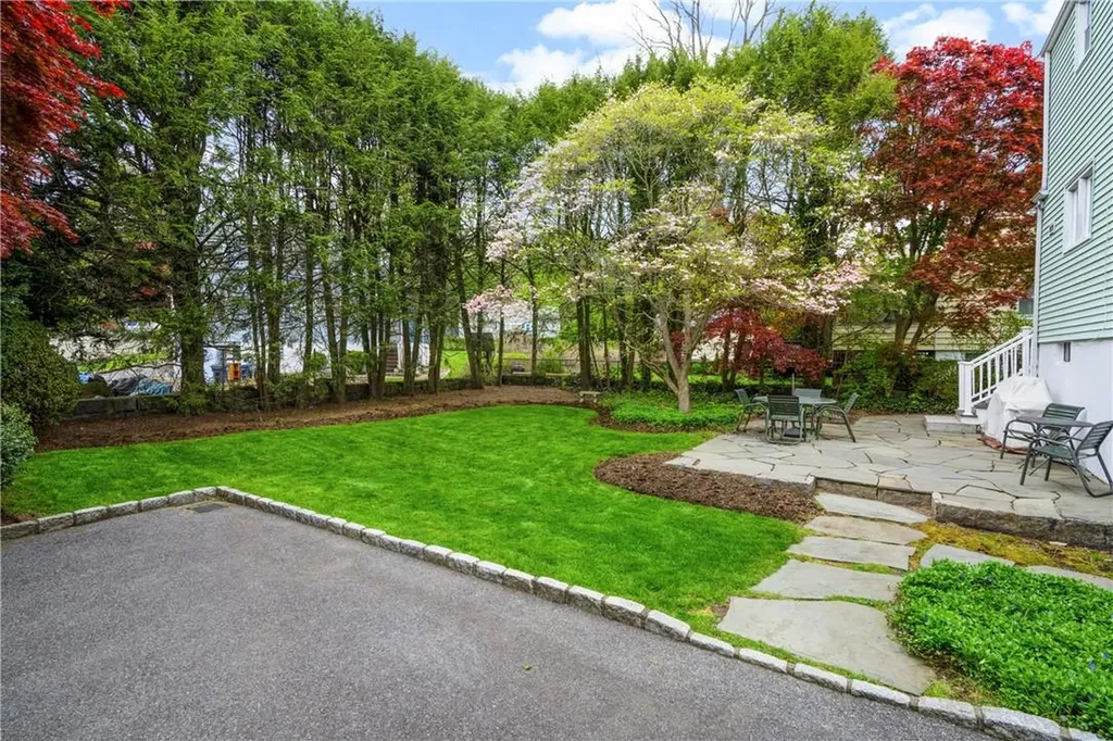 25 Miller Terrace White Plains NY 10607