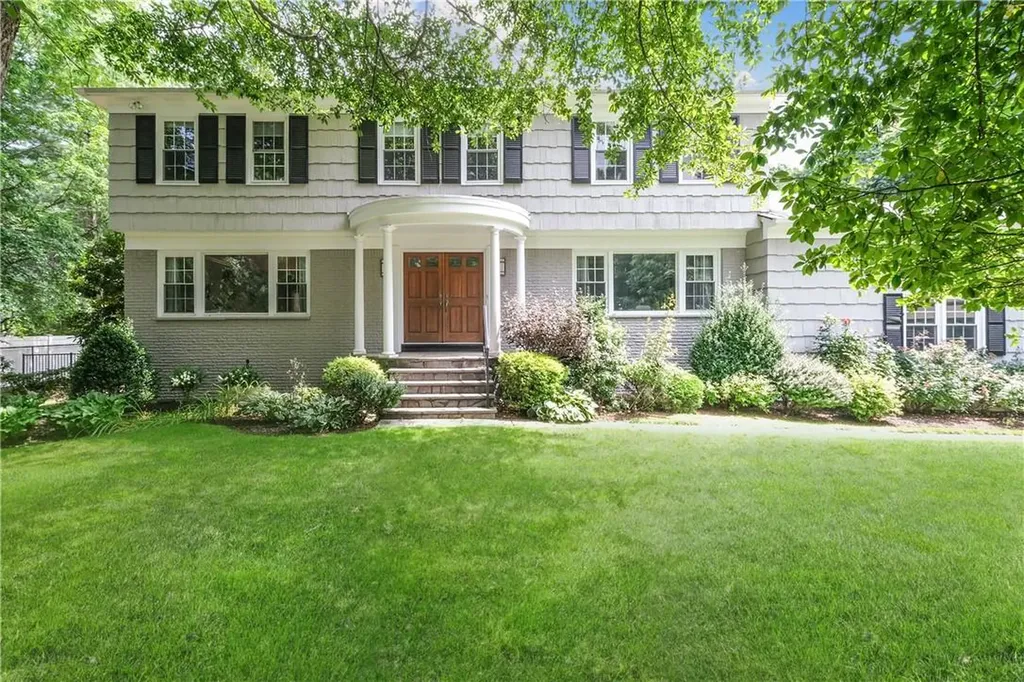 17 Hearthstone Circle Scarsdale NY 10583