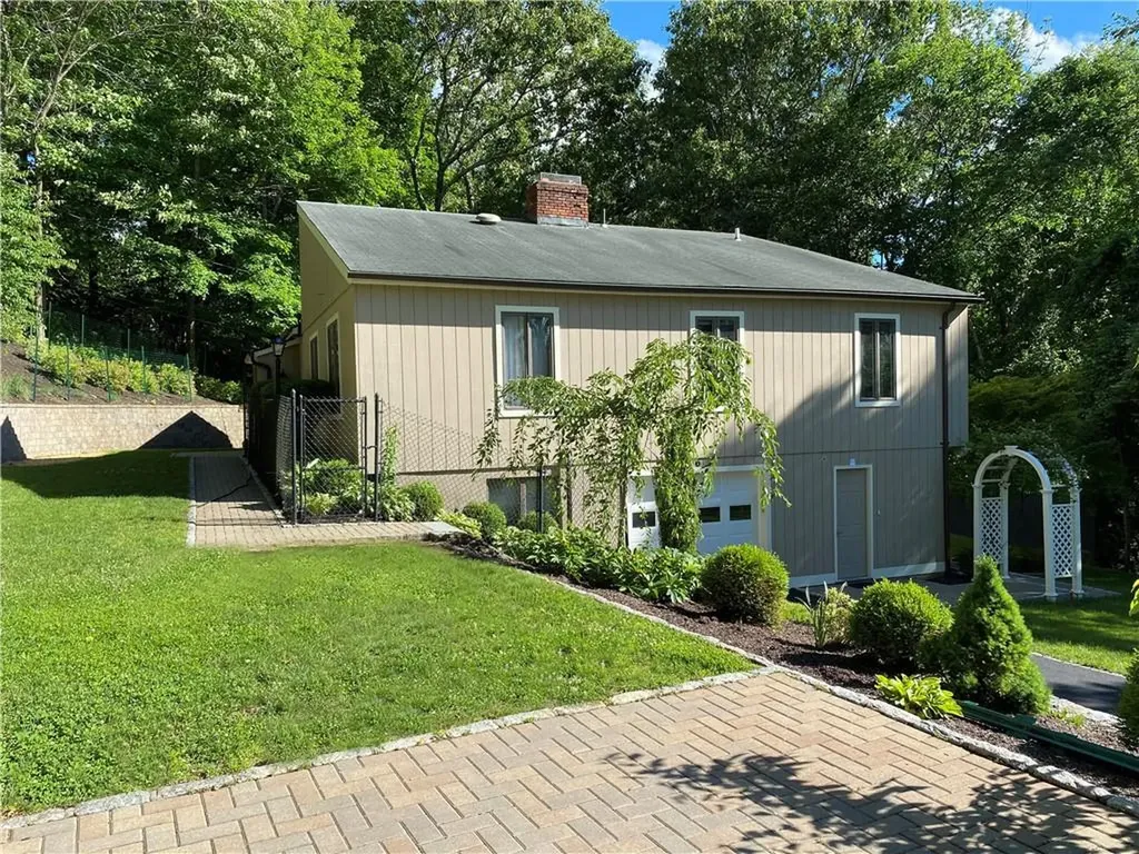 6 Mark Mead Road Cross River NY 10518
