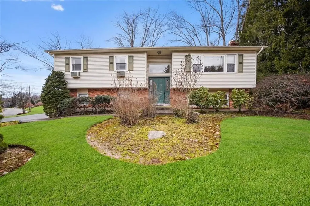 2 Medford Place Nanuet NY 10954