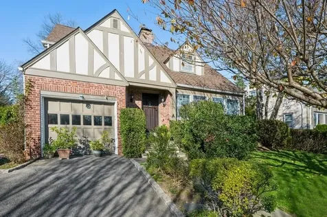 95 Middle Road Eastchester NY 10709