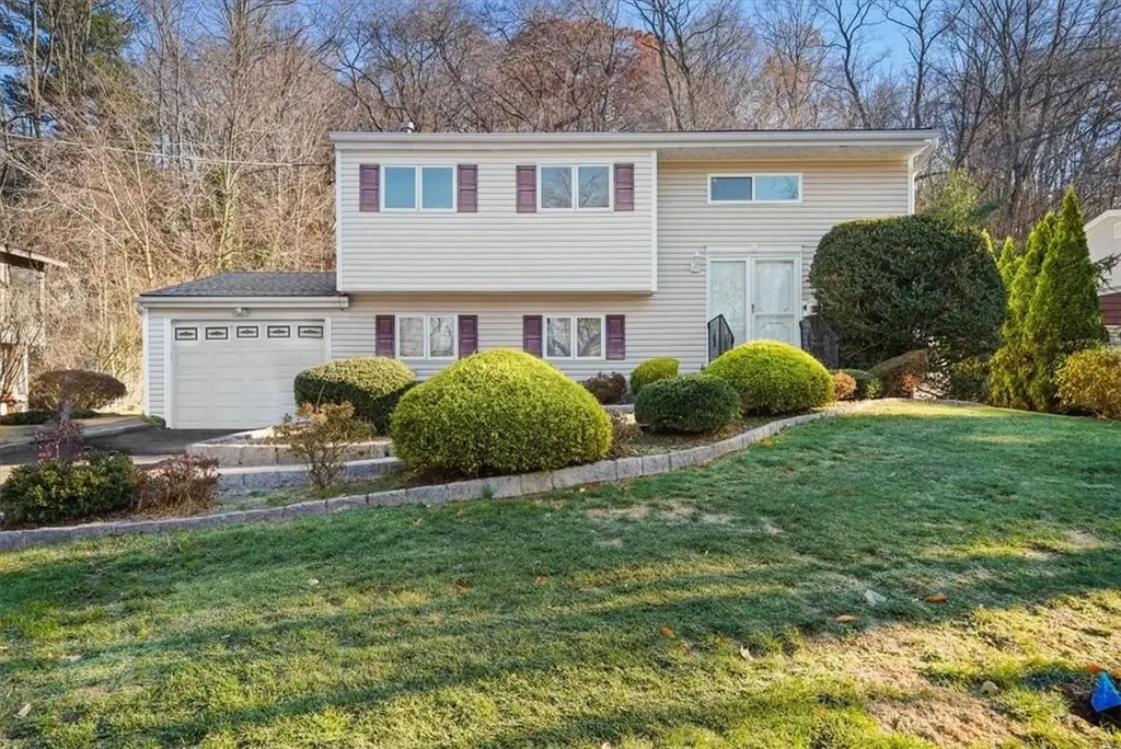 82 Greenwood Lane White Plains NY 10607