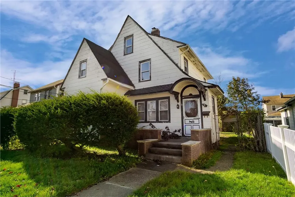 81 Shonnard Avenue Freeport NY 11520