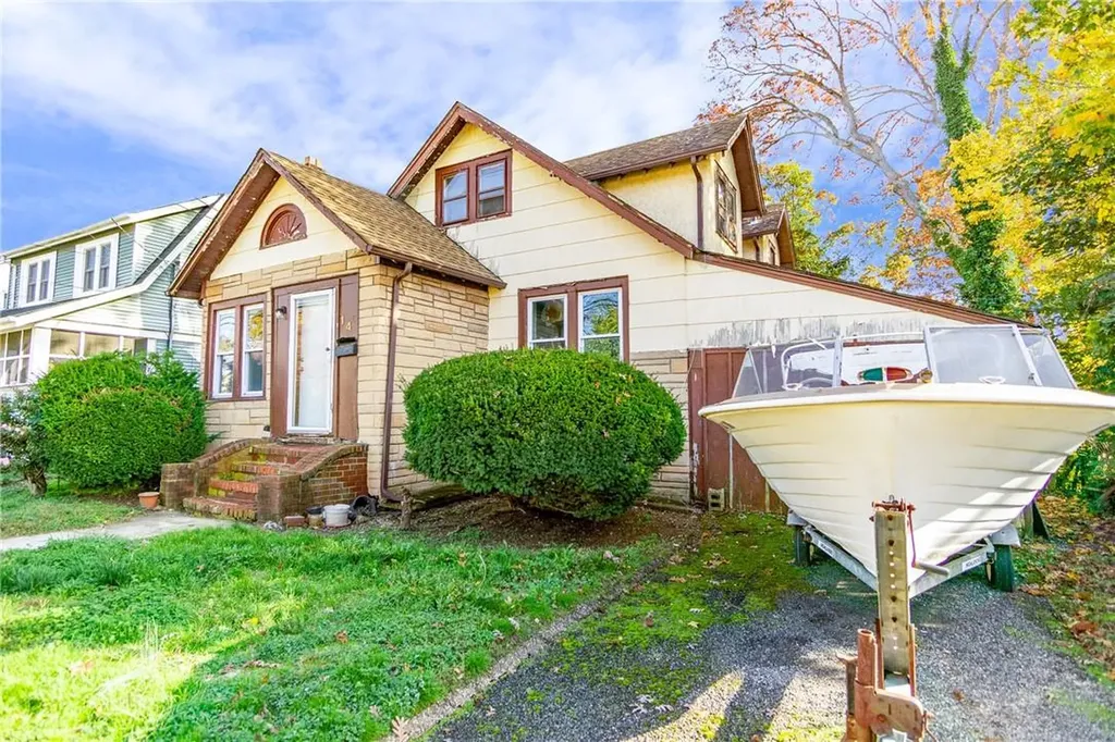 14 Gill Avenue Freeport NY 11520