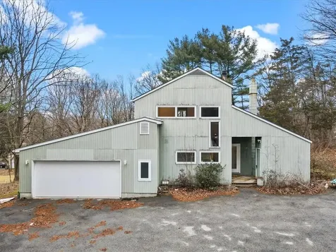 7 Sunrise Lane Poughkeepsie NY 12603