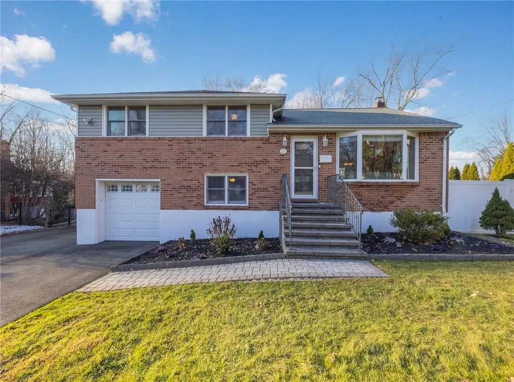 11 Brookside Drive Nanuet NY 10954