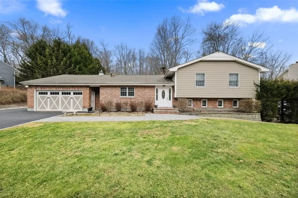 14 Upper Lake Road Mahopac NY 10541