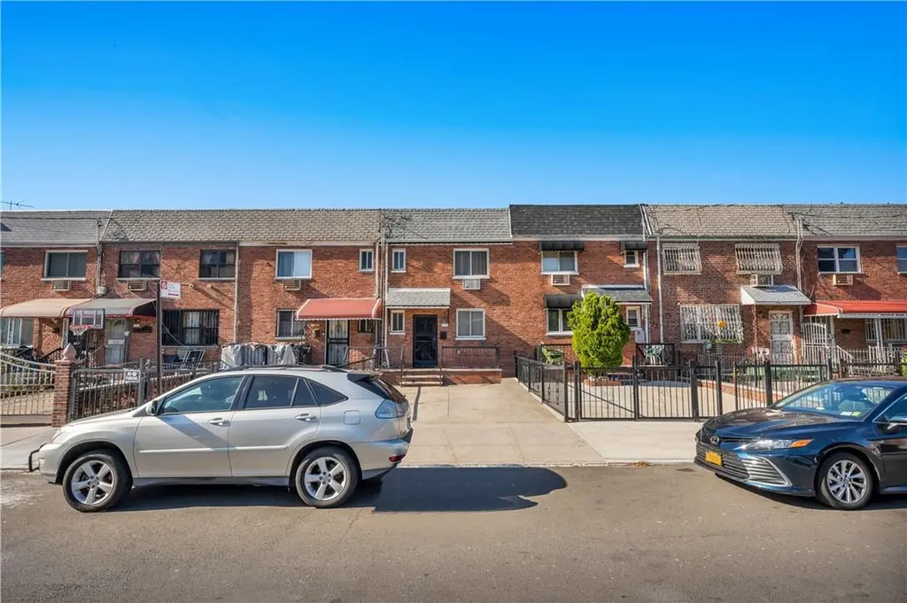 724 Hemlock Street Brooklyn NY 11208