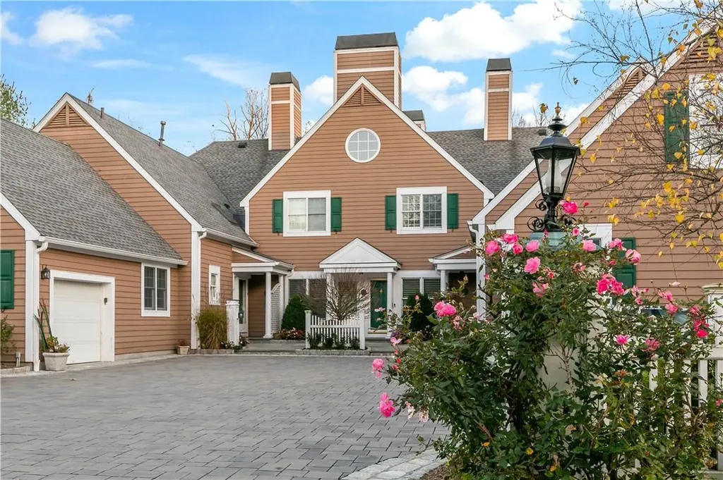 49 Wyndham Close White Plains NY 10605