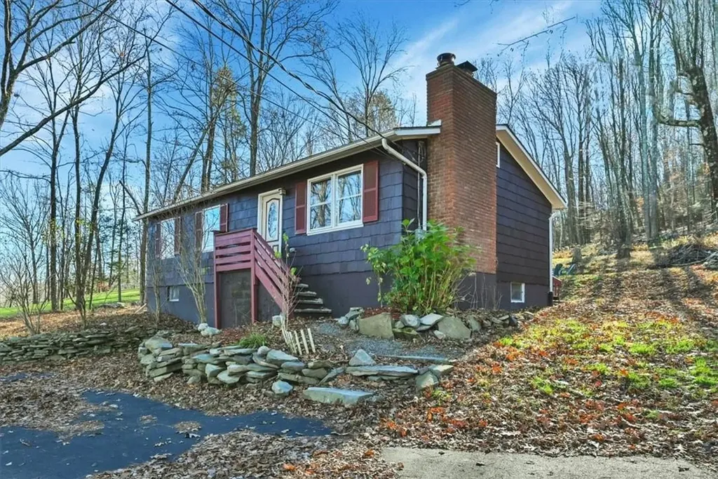 61 Hawleys Corners Road Highland NY 12528