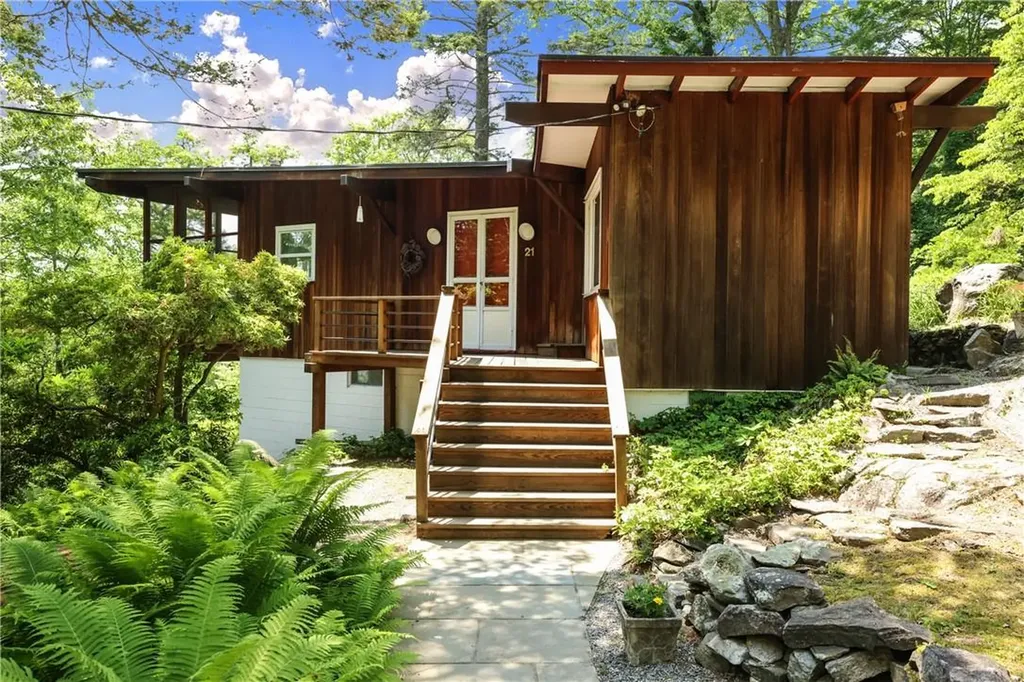 21 Cold Spring Road Putnam Valley NY 10579