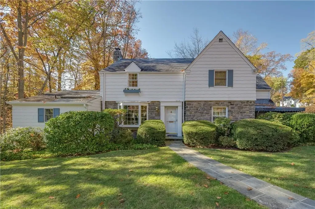 89 Valley Stream Road E Larchmont NY 10538
