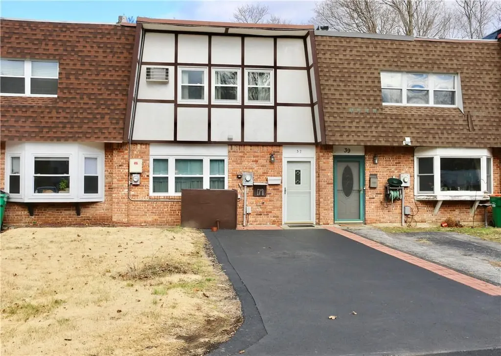 37 Roundtree Court Beacon NY 12508