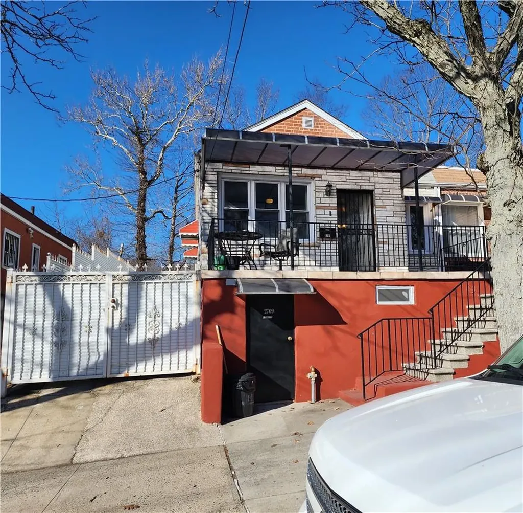 2709 Dewitt Place Bronx NY 10469