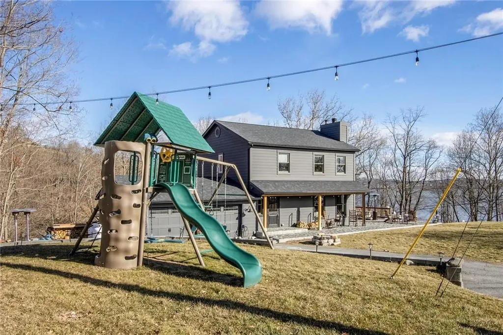15 Commonwealth Avenue Newburgh NY 12550