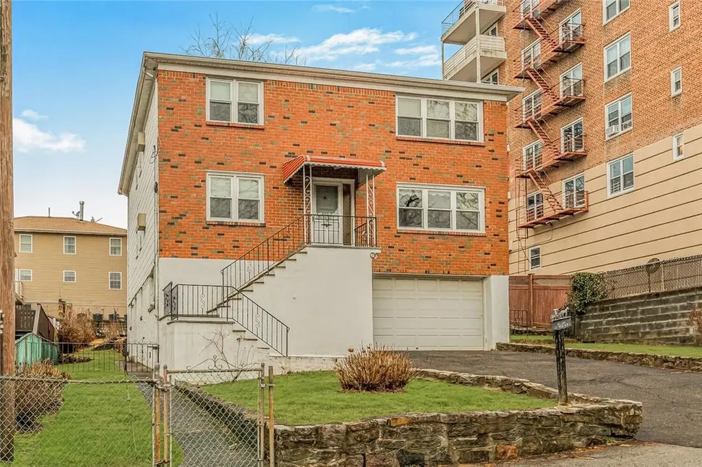 221 Vredenburgh Avenue Yonkers NY 10704