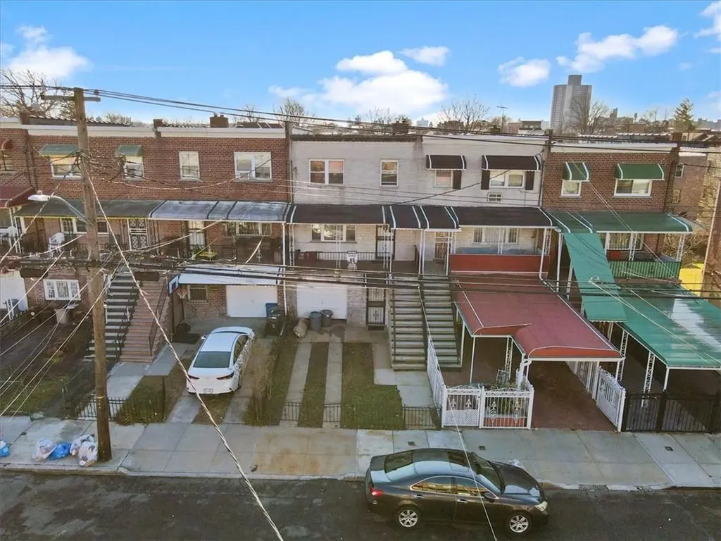 942 E 220th Street Bronx NY 10469