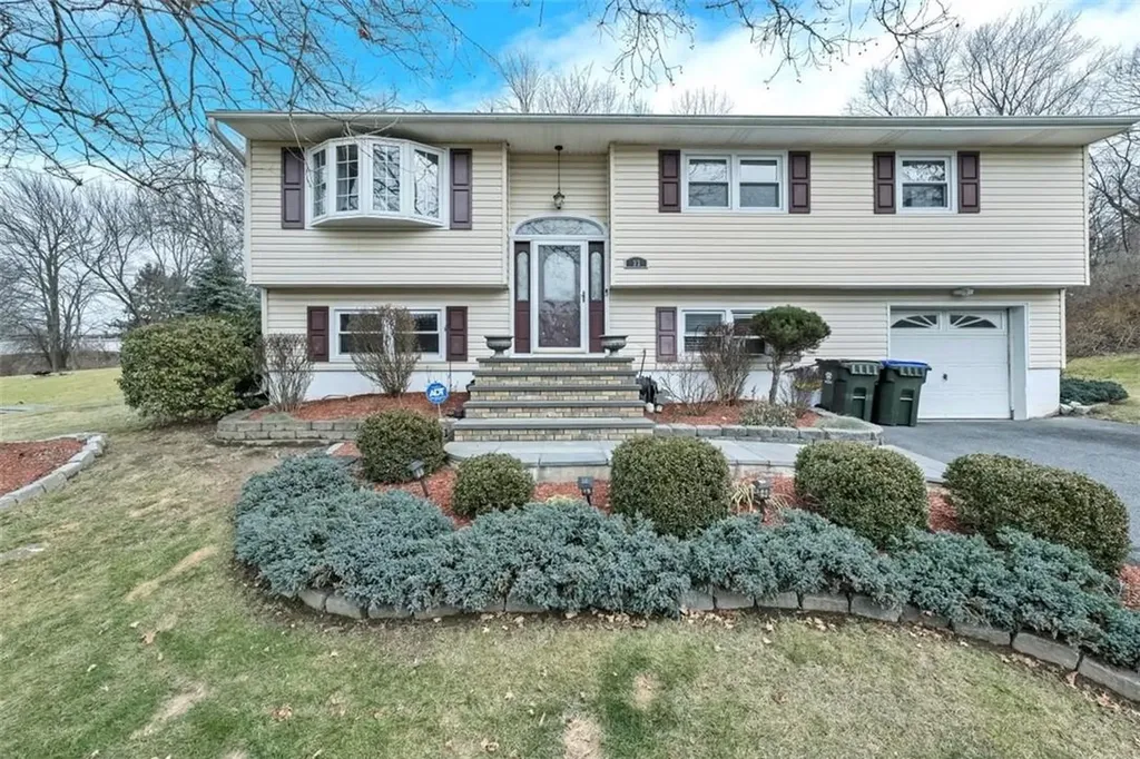 33 Pine Hill Road Monroe NY 10950