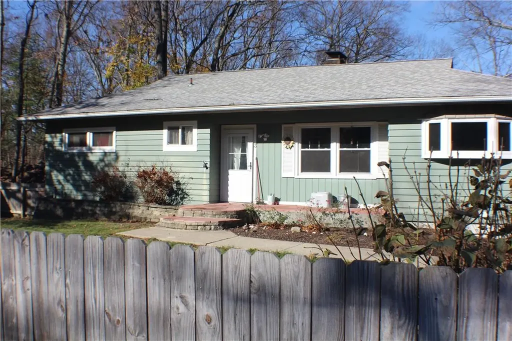 3 Carlyle Road Hyde Park NY 12538