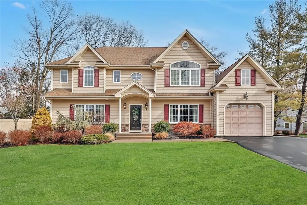 2 Meridan Lane Nanuet NY 10954