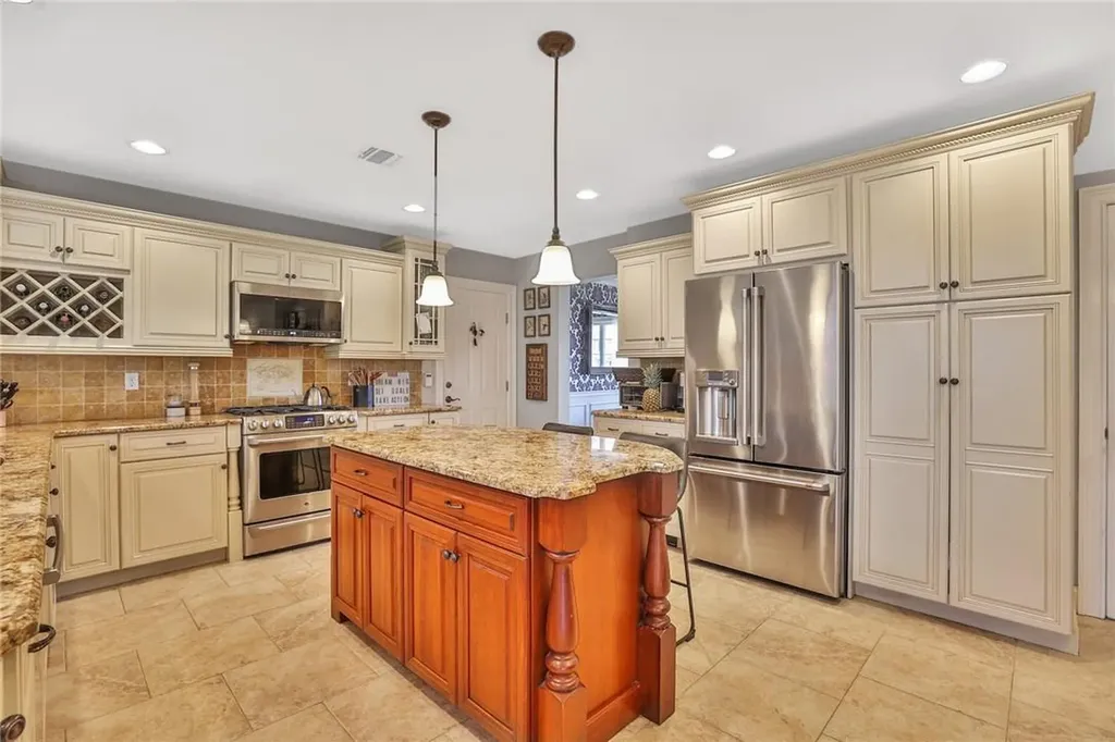 2 Meridan Lane Nanuet NY 10954