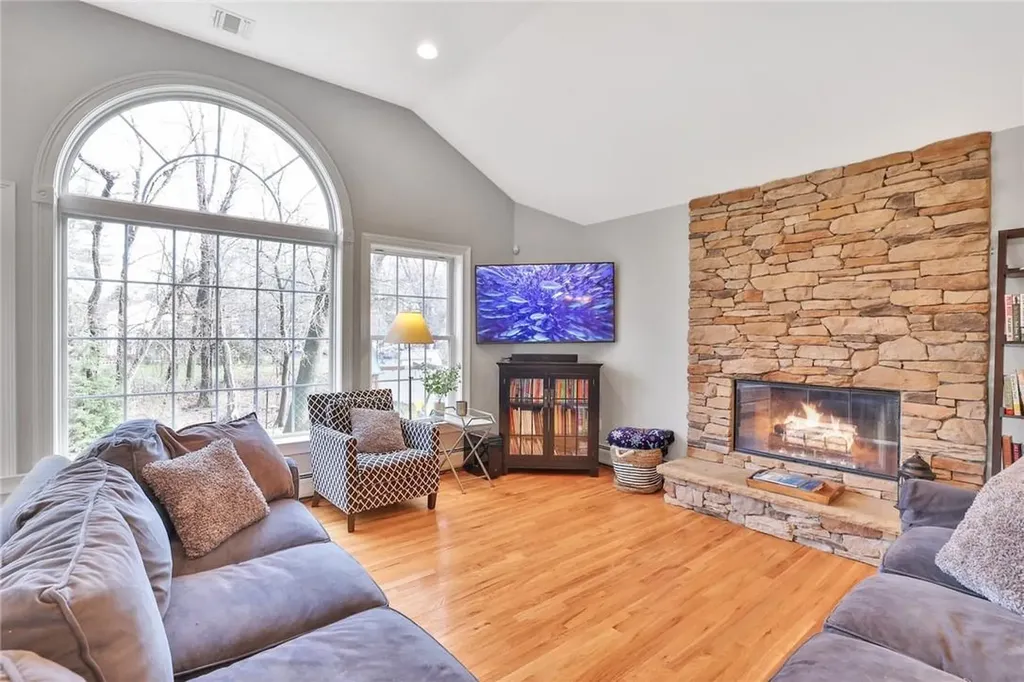 2 Meridan Lane Nanuet NY 10954