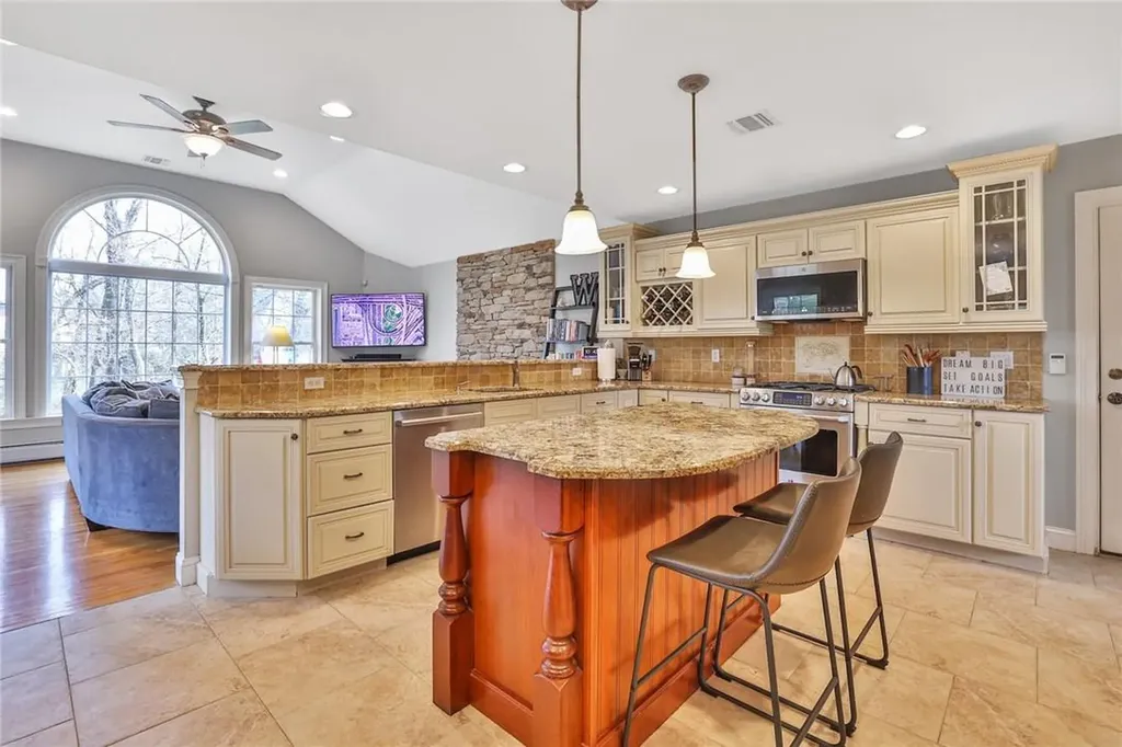 2 Meridan Lane Nanuet NY 10954