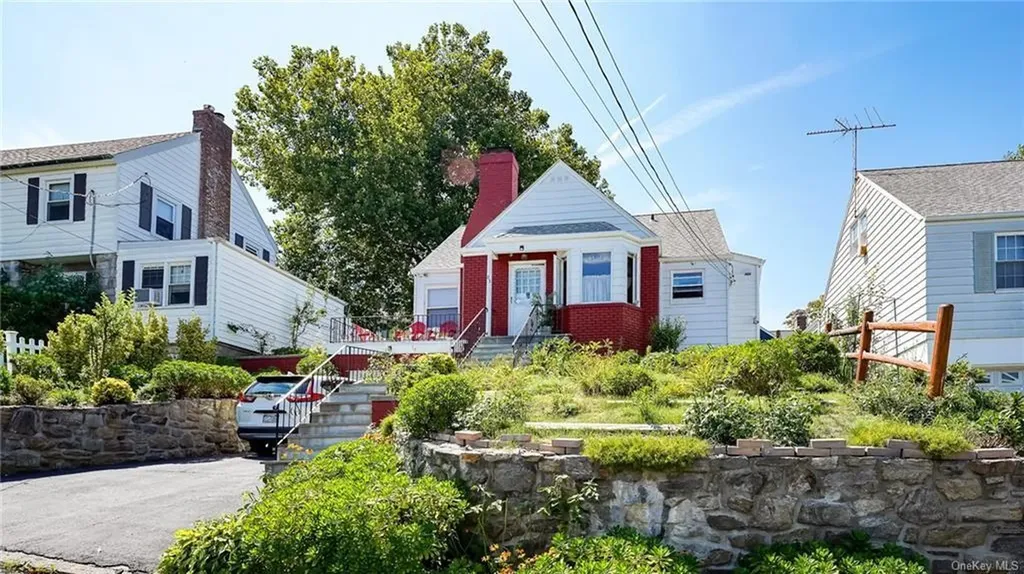 83 Trausneck Place Yonkers NY 10703