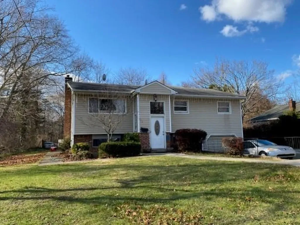 1029 Joselson Avenue Bay Shore NY 11706