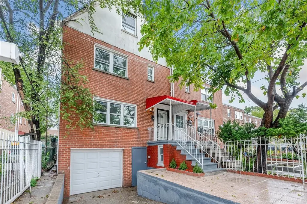 2855 Middletown Road Bronx NY 10461