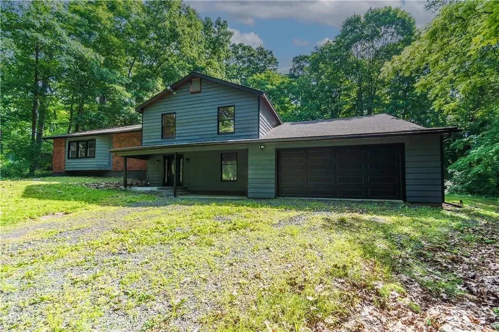 16 Hideaway Lane Newburgh NY 12550