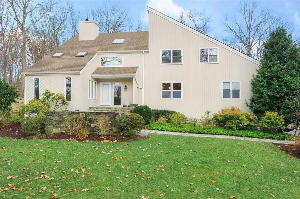 10 Woodland Court S Bedford NY 10506