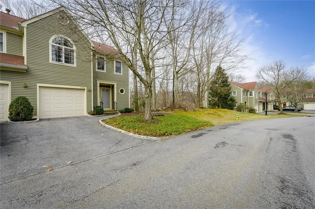 2704 Canterbury Way Mount Kisco NY 10549