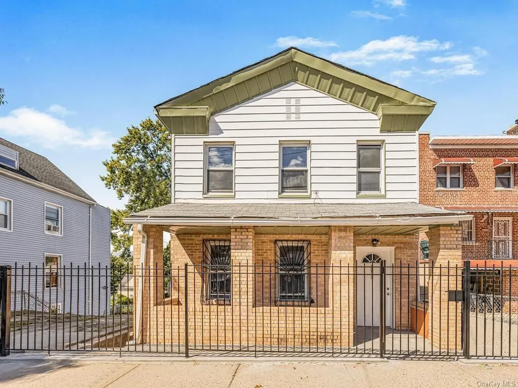 4733 Carpenter Avenue Bronx NY 10470