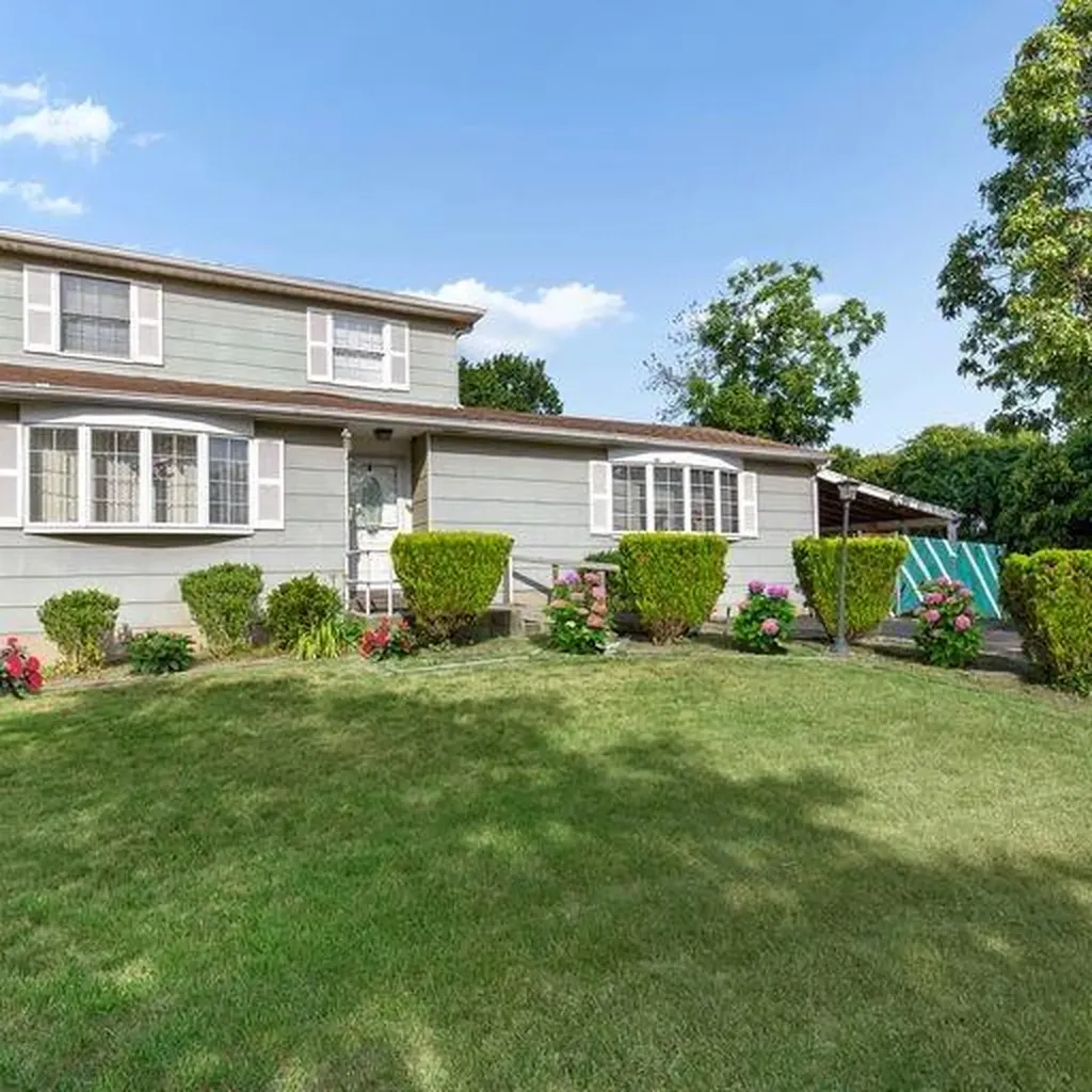 9 Chapman Place Bay Shore NY 11706