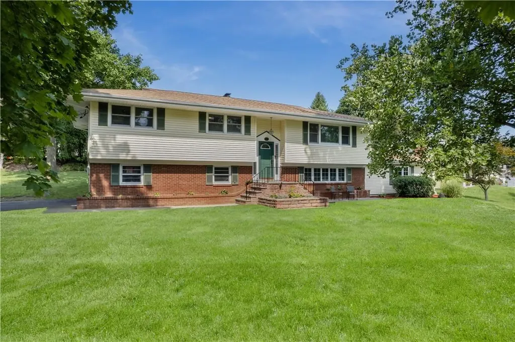 10 Hollow Lane Poughkeepsie NY 12603