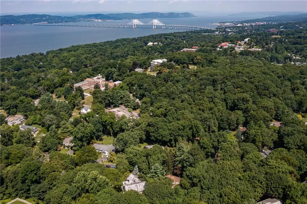 72 Riverview Road Irvington NY 10533