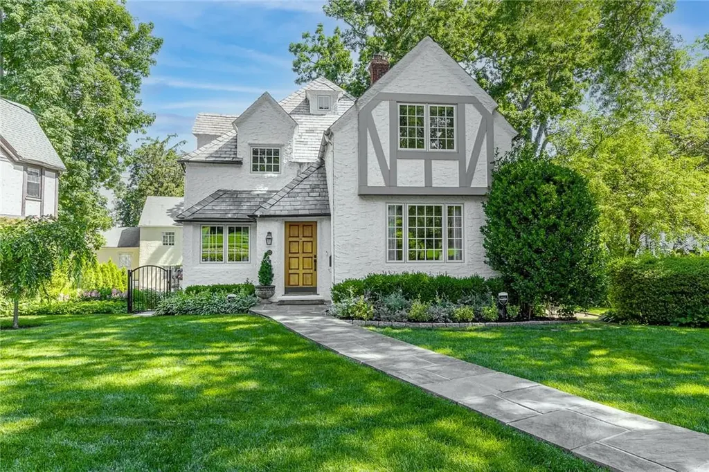 212 Pondfield Road W Bronxville NY 10708