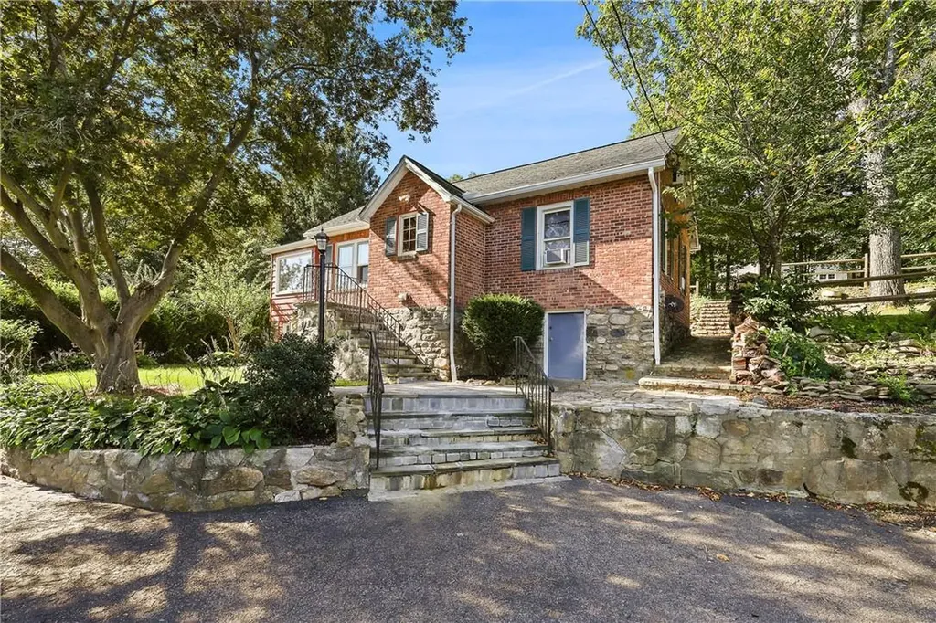 25 Indian Avenue Mahopac NY 10541