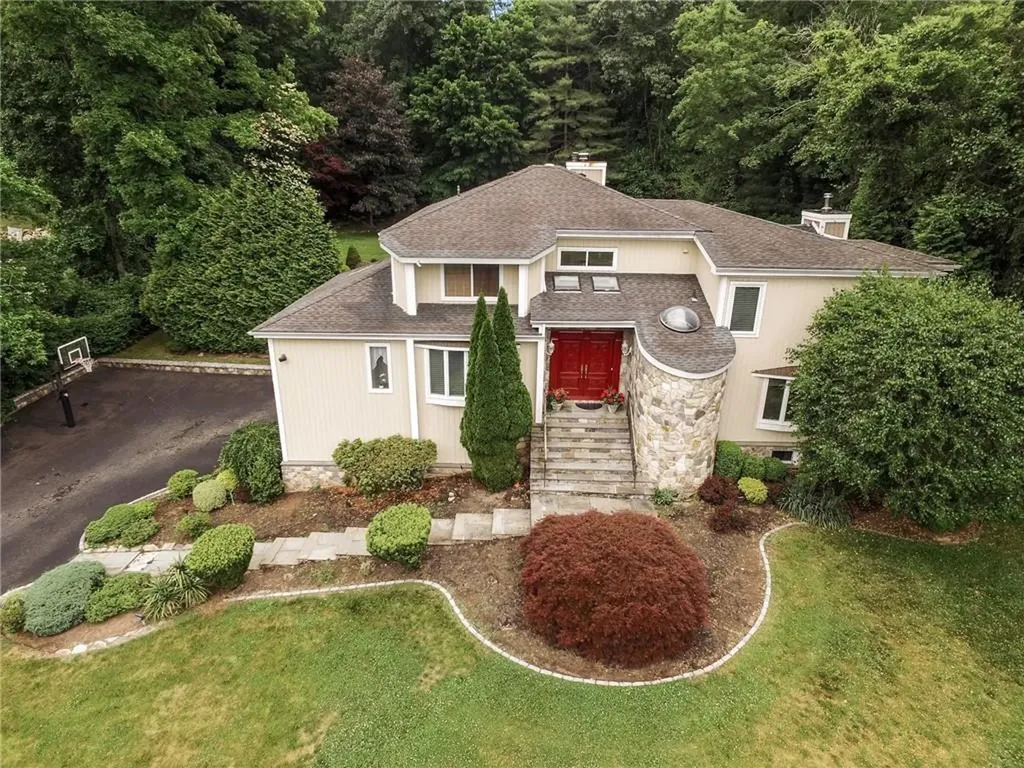 37 Pheasant Run Road Pleasantville NY 10570