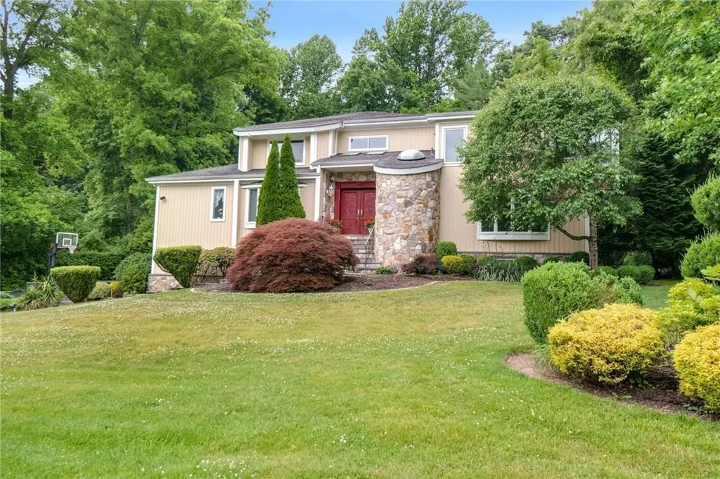 37 Pheasant Run Road Pleasantville NY 10570