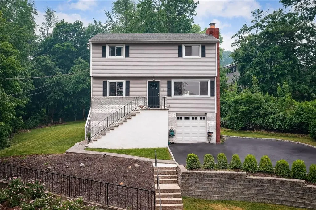 18 Robert Lane White Plains NY 10607