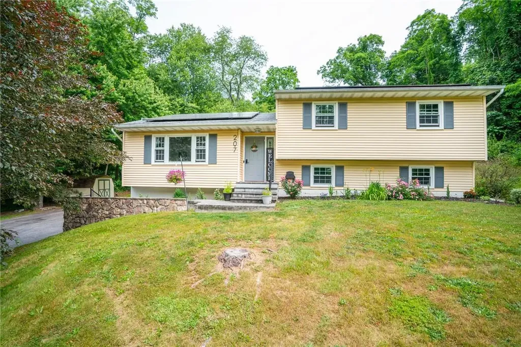 207 Diddell Road Poughkeepsie NY 12603