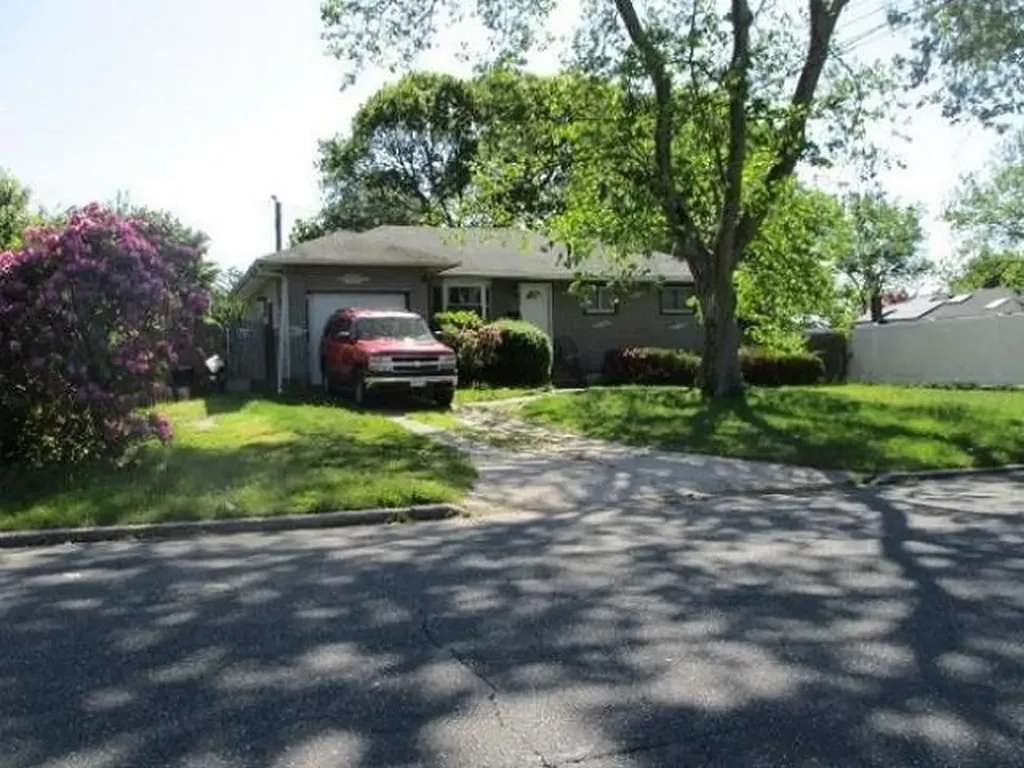 1649 Ohio Avenue Bay Shore NY 11706