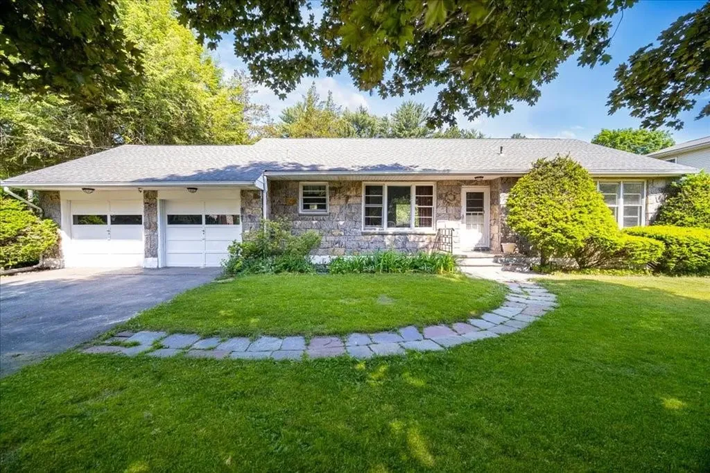 21 Pleasant View Road Poughkeepsie NY 12603