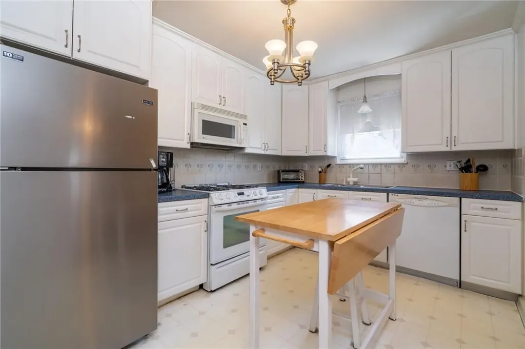 27 Hildreth Place Yonkers NY 10704